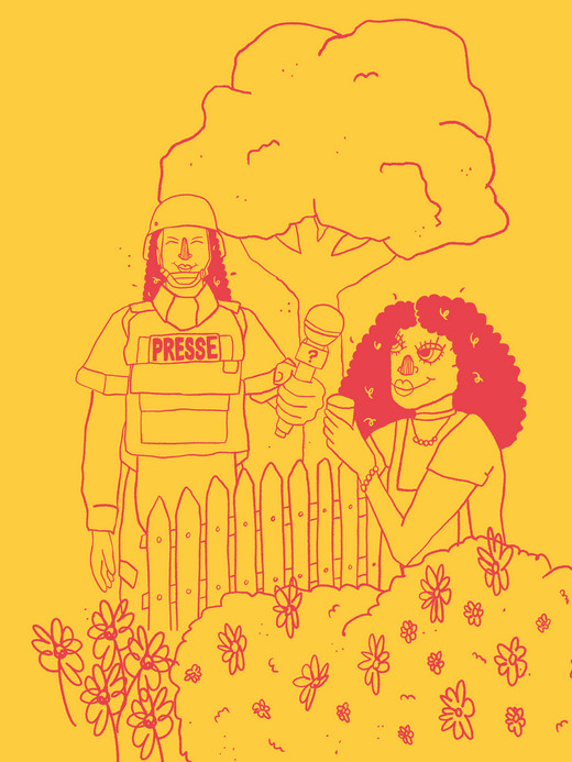 Illustration eines Journalisten mit Helm und Weste, der ein Mikrofon hält, neben einer Frau hinter einem Zaun. Beide tragen Blumenmasken. Im Hintergrund sind ein großer Baum und Büsche mit Blumen zu sehen. Das Bild ist in den Farben Rosa und Gelb gehalten.