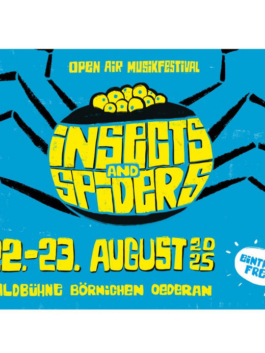 Blaues Plakat mit einem schwarzen Spinnennetz-Design um einen gelben Kreis. Text: „Open Air Musikfestival – Insekten und Spinnen – 22.-23. August 2025 – Waldbühne Börnicke Oberbain – Eintritt frei.“.