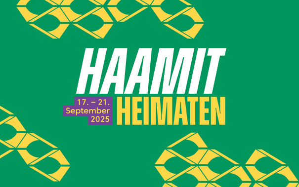 Grüner Hintergrund mit gelben geometrischen Mustern. Großer weißer Text mit der Aufschrift "HAAMIT", darunter gelber Text mit der Aufschrift "HEIMATEN" und ein lila Kasten mit der Aufschrift "17. - 21. September 2025.".